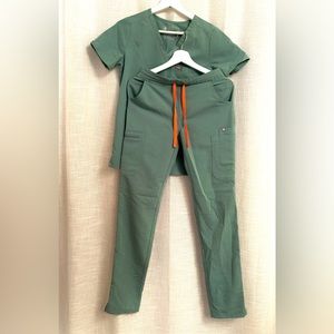 Figs Surgical Green Women's Catarina Top & Yola Skinny Pants